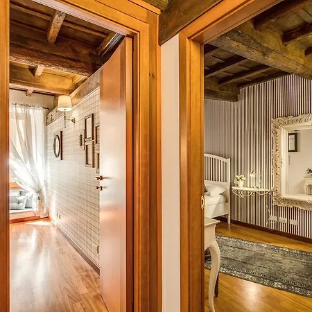 Pantheon Miracle Apartment