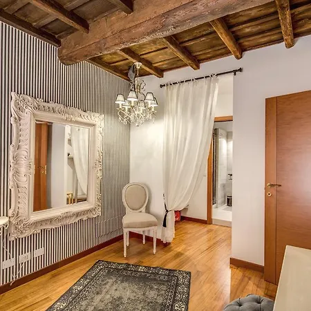 Pantheon Miracle Apartment