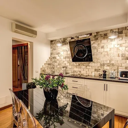 Pantheon Miracle Apartment Rom