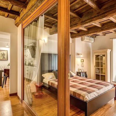 Pantheon Miracle Apartman *